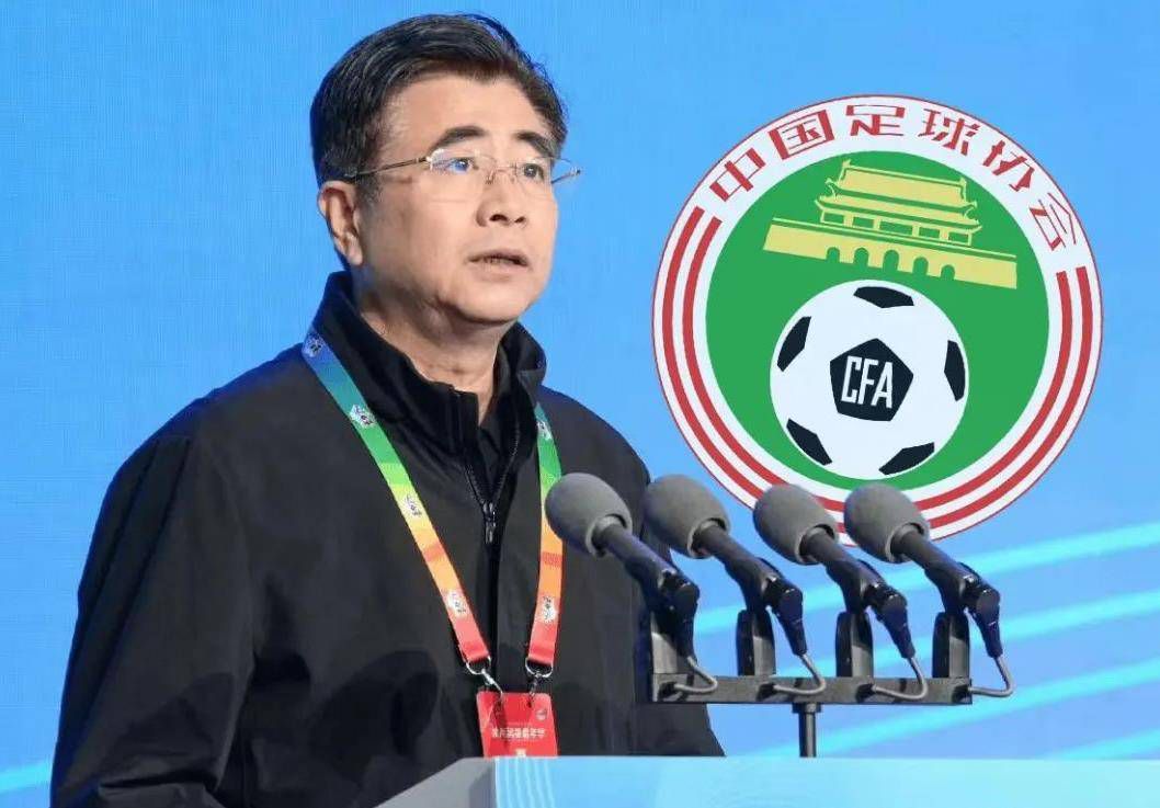 第44分钟，奥利斯直接任意球攻门，稍稍高出。